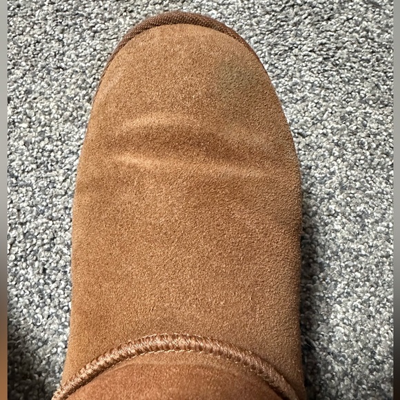 SOLD No Surrender Ugg-style boots - Picture 7 of 10